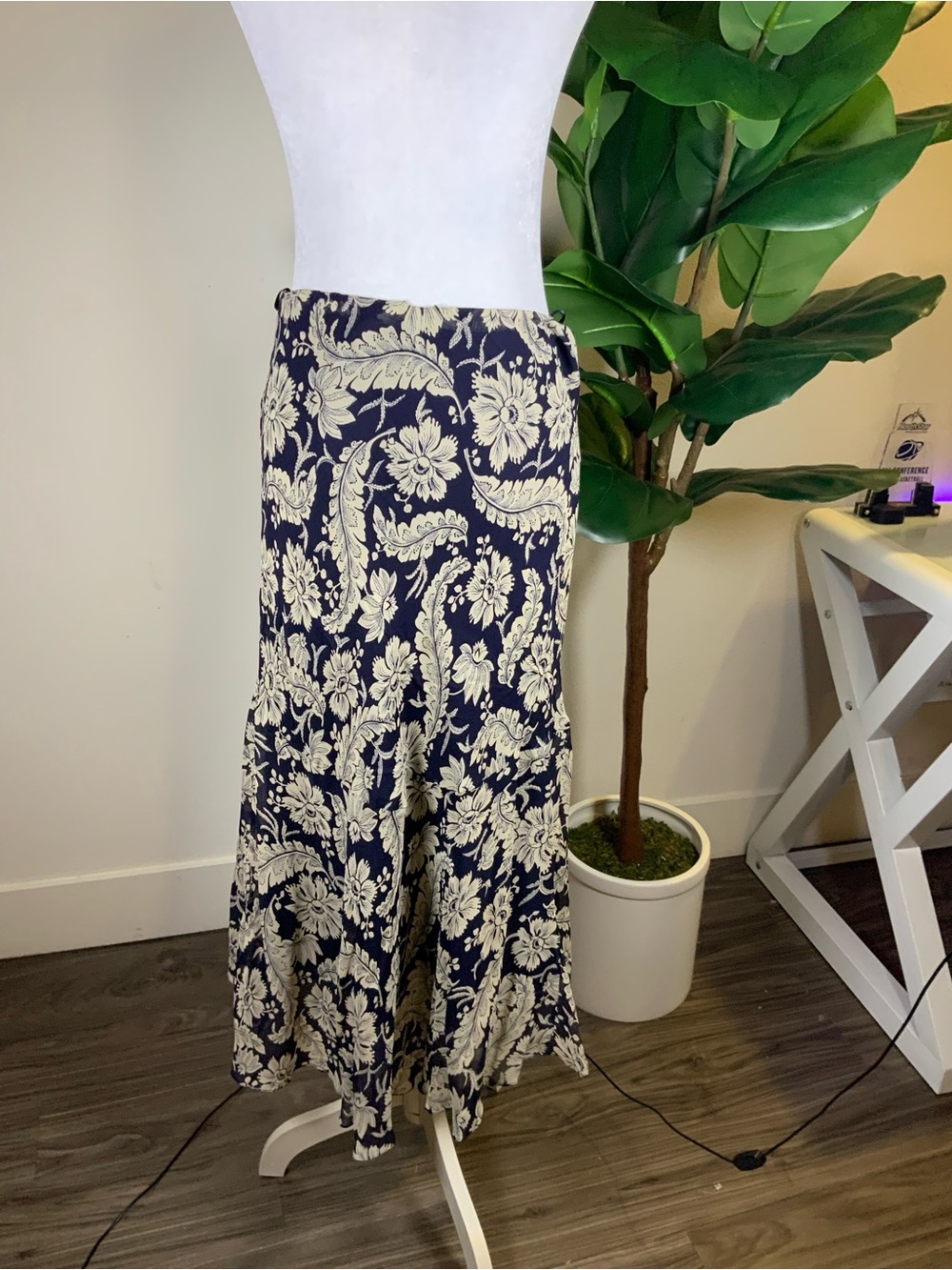 Lauren Ralph Lauren Navy and Cream Floral Maxi Skirt - Picture 6 of 14